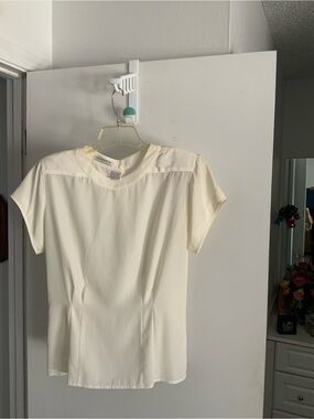 Liz Claiborne Cream Crewneck Blouse